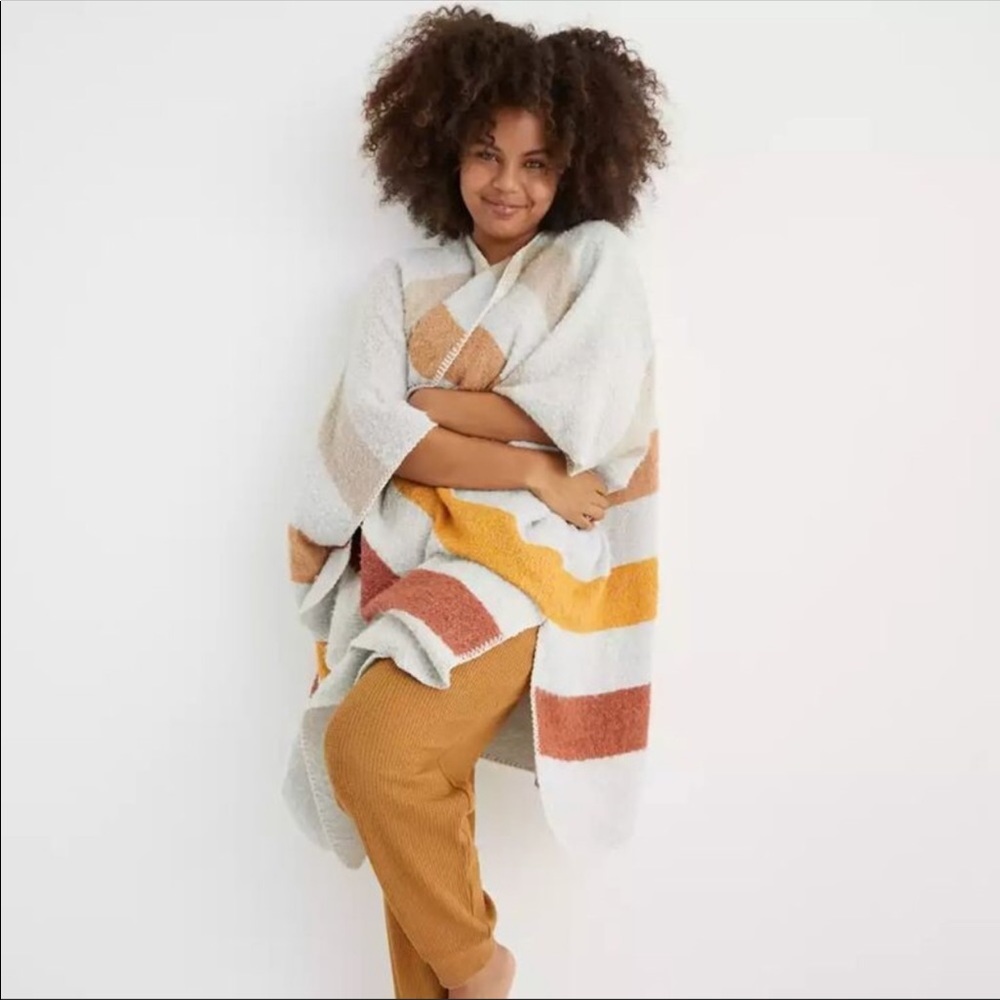 NWT Aerie Oversized Blanket Shawl
